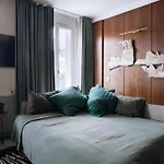 Bright & Modern Studio With Great Sun Exposure