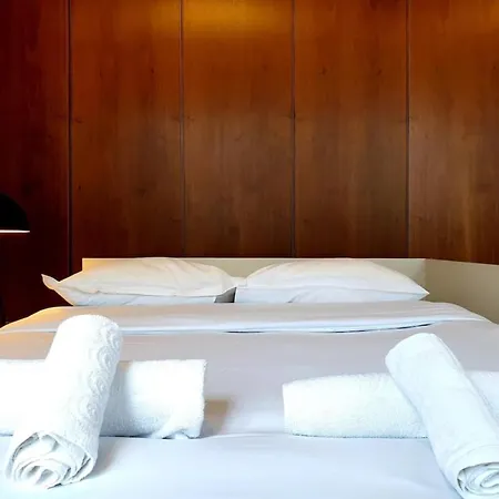 Bright & Modern With Great Sun Exposure * Parigi