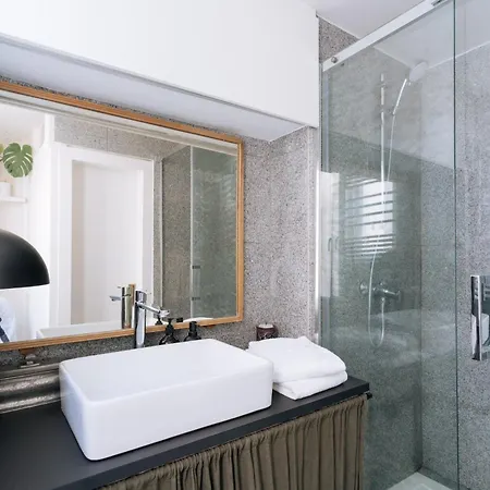 Bright & Modern With Great Sun Exposure Paris